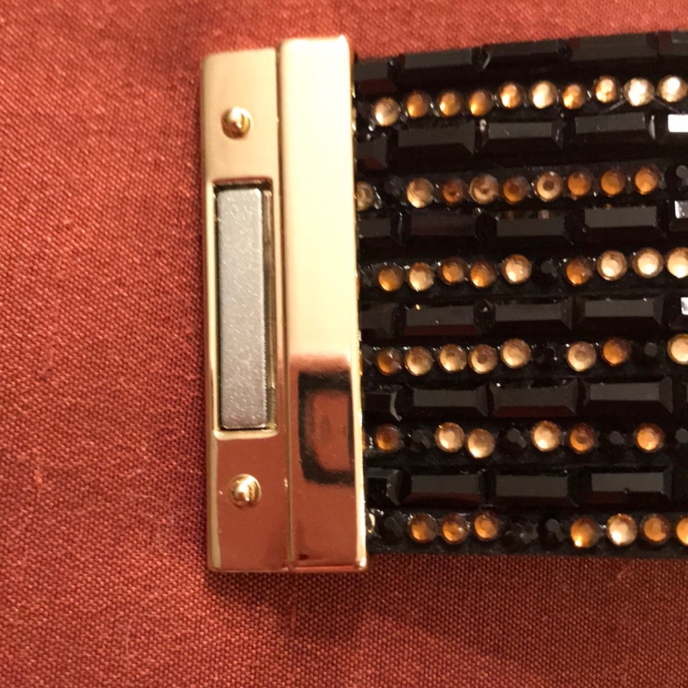 Beautiful Rhinestone magnetic bracelet - Picture 4 of 8